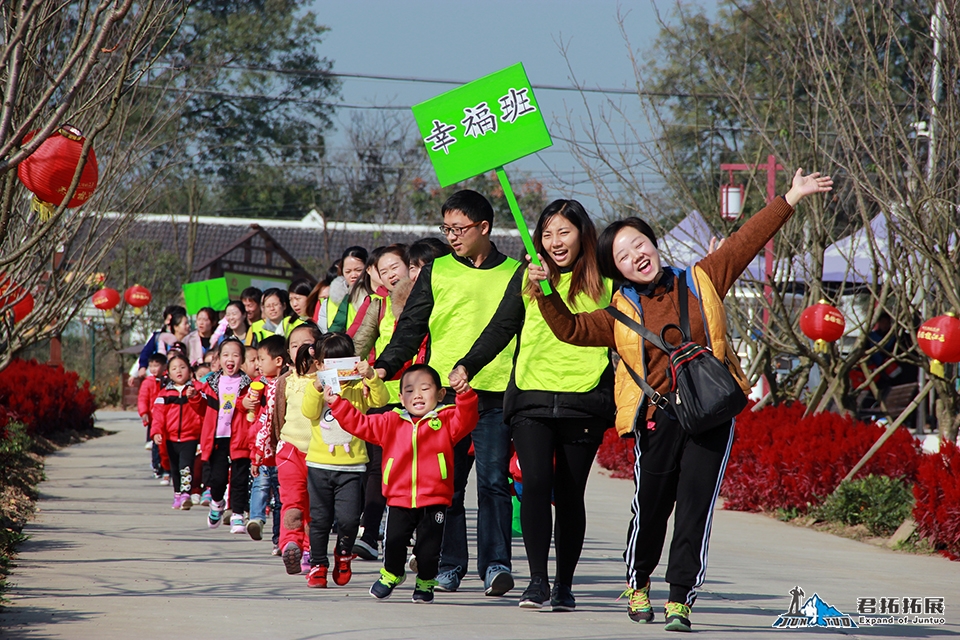 藍精靈幼兒園同心花海親子游